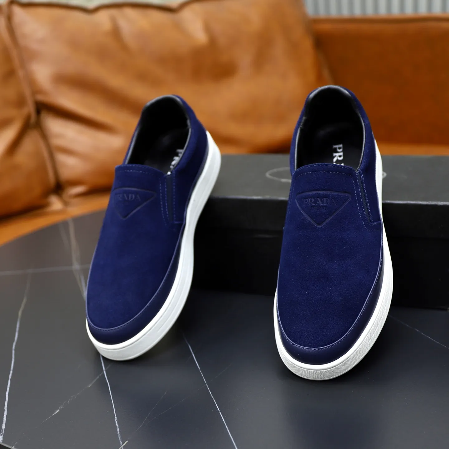 Ex-factory price: 420💰🙅‍♂️🙅‍♂️🙅‍♂️ Brand: PRADA Standard code: 38-44 (45 customized) Grade: Same as the official website Material: Original leather splicing, comfortable and breathable lining, original wear-resistant outsole Style category: Men's fashionable casual shoes, running shoes, noble luxury brand elements, top luxury Color: actual picture color